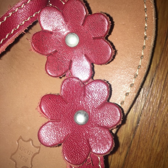 ✨BOUTIQUE GREEK GENUINE RED LEATHER SANDALS✨ - Picture 2 of 8